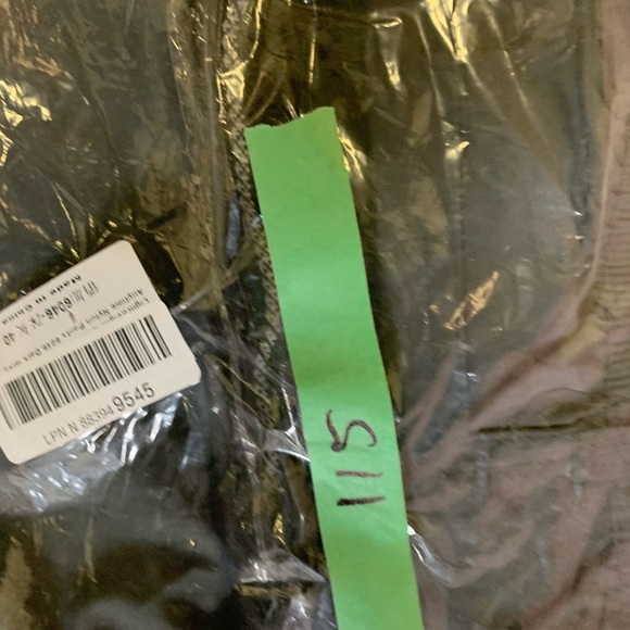 Men’s Cargo Solid Green Pants - Picture 4 of 4